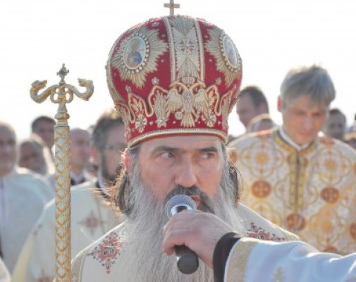 IPS Teodosie slujeşte la Suceava